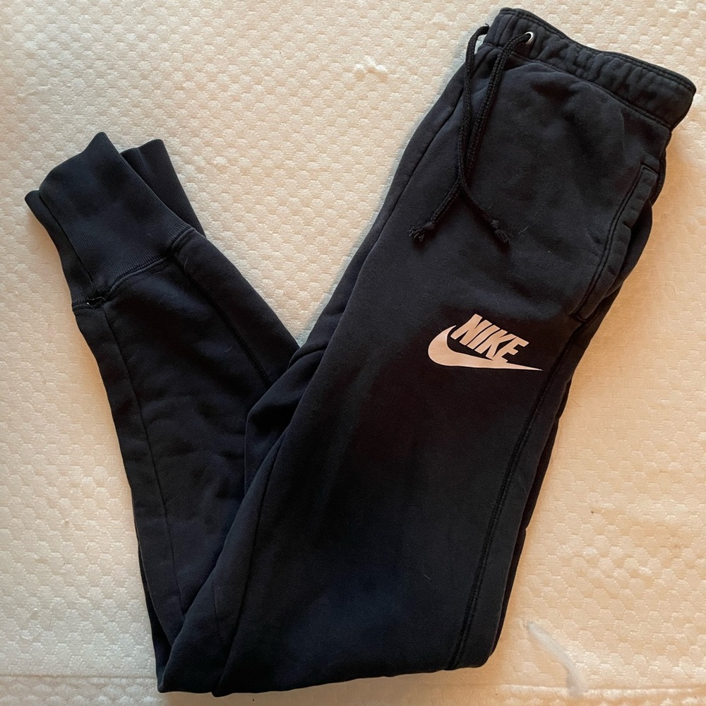 BLACK NIKE JOGGERS
